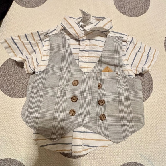 Lot Of 6 Pre-owned 12-18Months Baby Bodysuits, T-shirts, Nike/Adidas/Gap/Disney - Picture 12 of 13